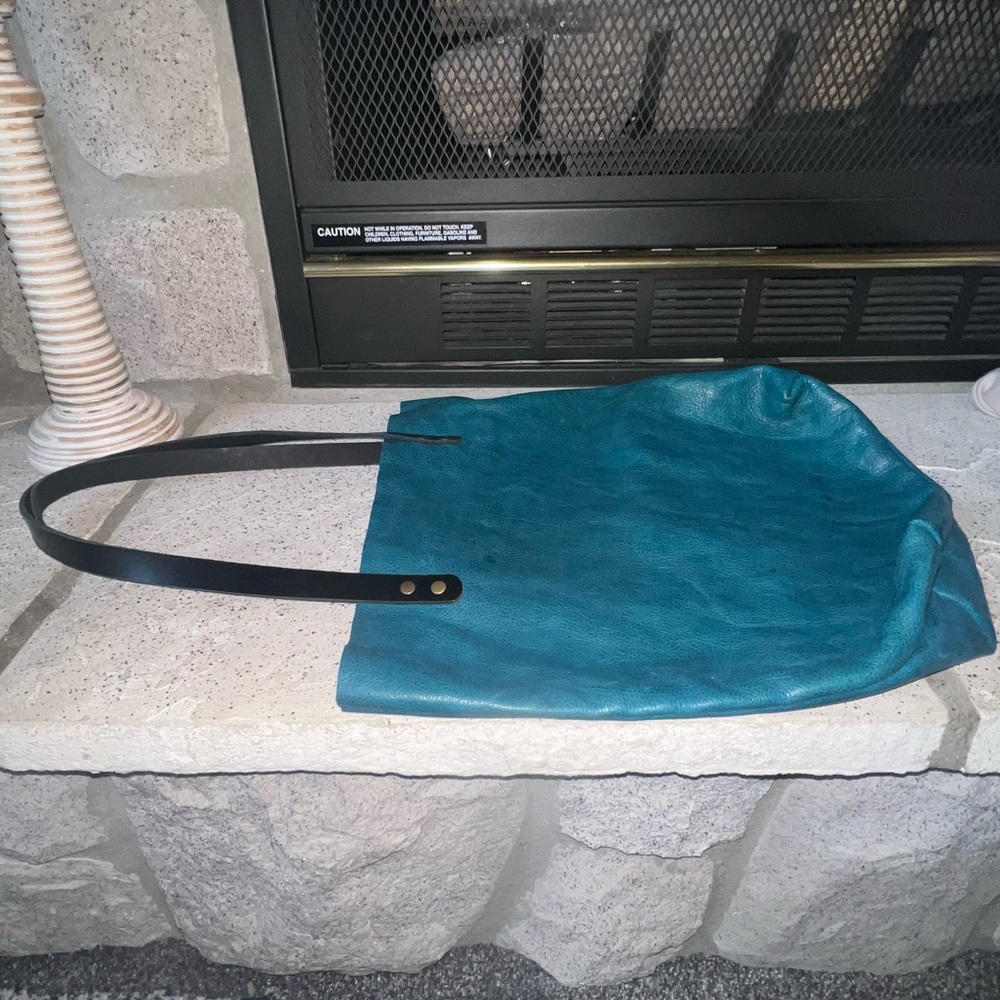 Hawks and Doves rustic leather tote - Picture 8 of 8